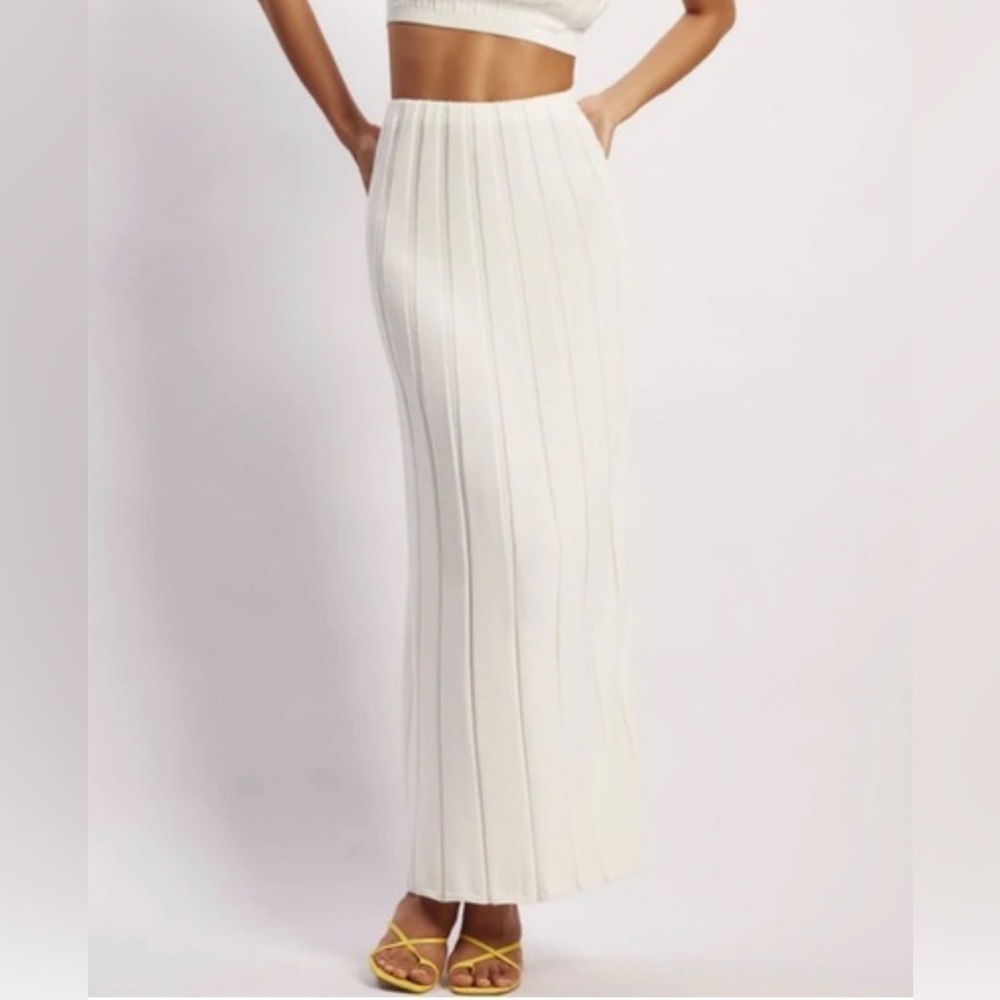 NEW Meshki White Jasmyn Wide Ribbed Flute Skirt in White Medium